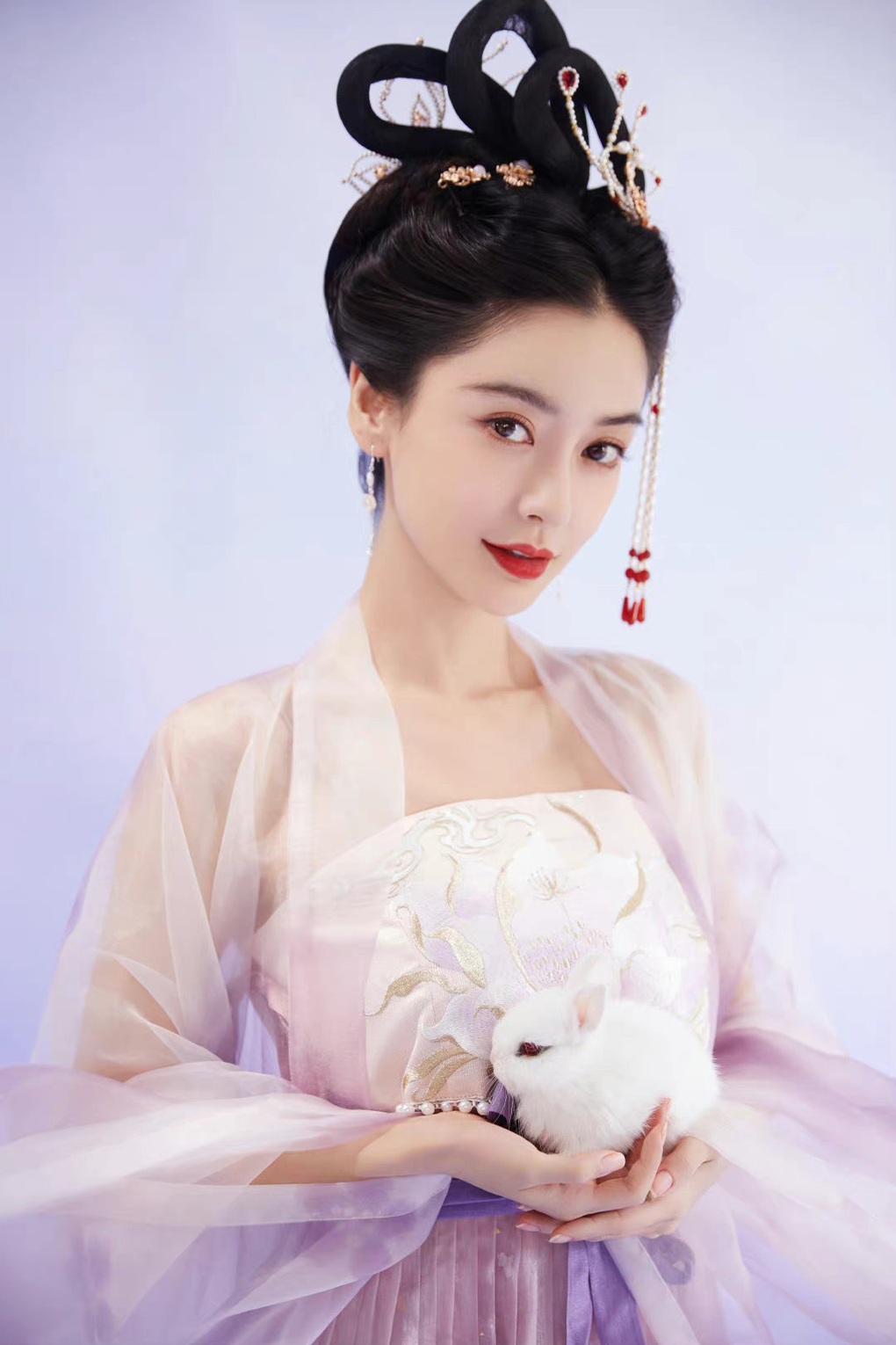 Lý do Angelababy lỡ cơ hội vào vai Đát Kỷ trong bom tấn hot nhất hè 2023 - 3 Lý do Angelababy lỡ cơ hội vào vai Đát Kỷ trong bom tấn hot nhất hè 2023 - 3