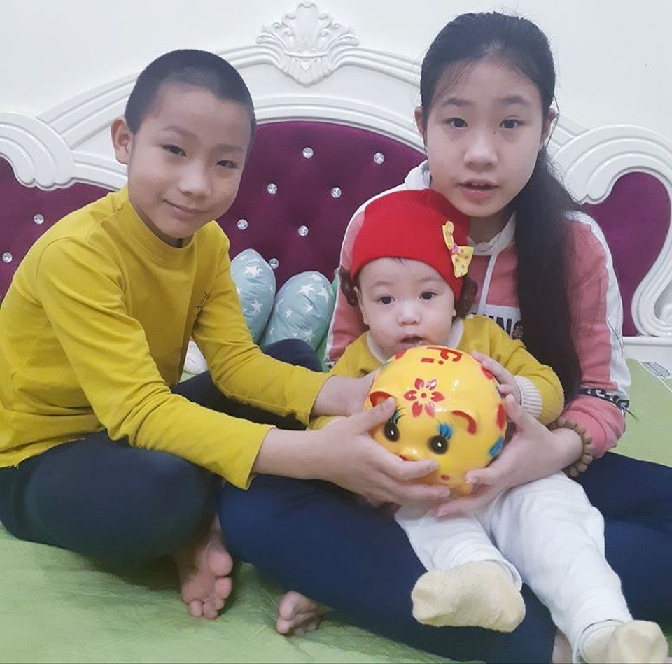 Nhiều em học sinh và cô giáo đập lợn ủng hộ tuyến đầu chống “giặc” Covid-19 - 1 Nhiều em học sinh và cô giáo đập lợn ủng hộ tuyến đầu chống “giặc” Covid-19 - 1