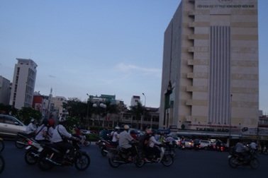 Cao ốc Việt Nam rung lắc do ảnh hưởng động đất ở Indonesia