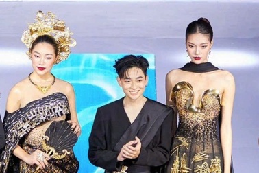 Chàng trai chi 180 triệu đồng biến cung đình Huế thành cảm hứng thời trang