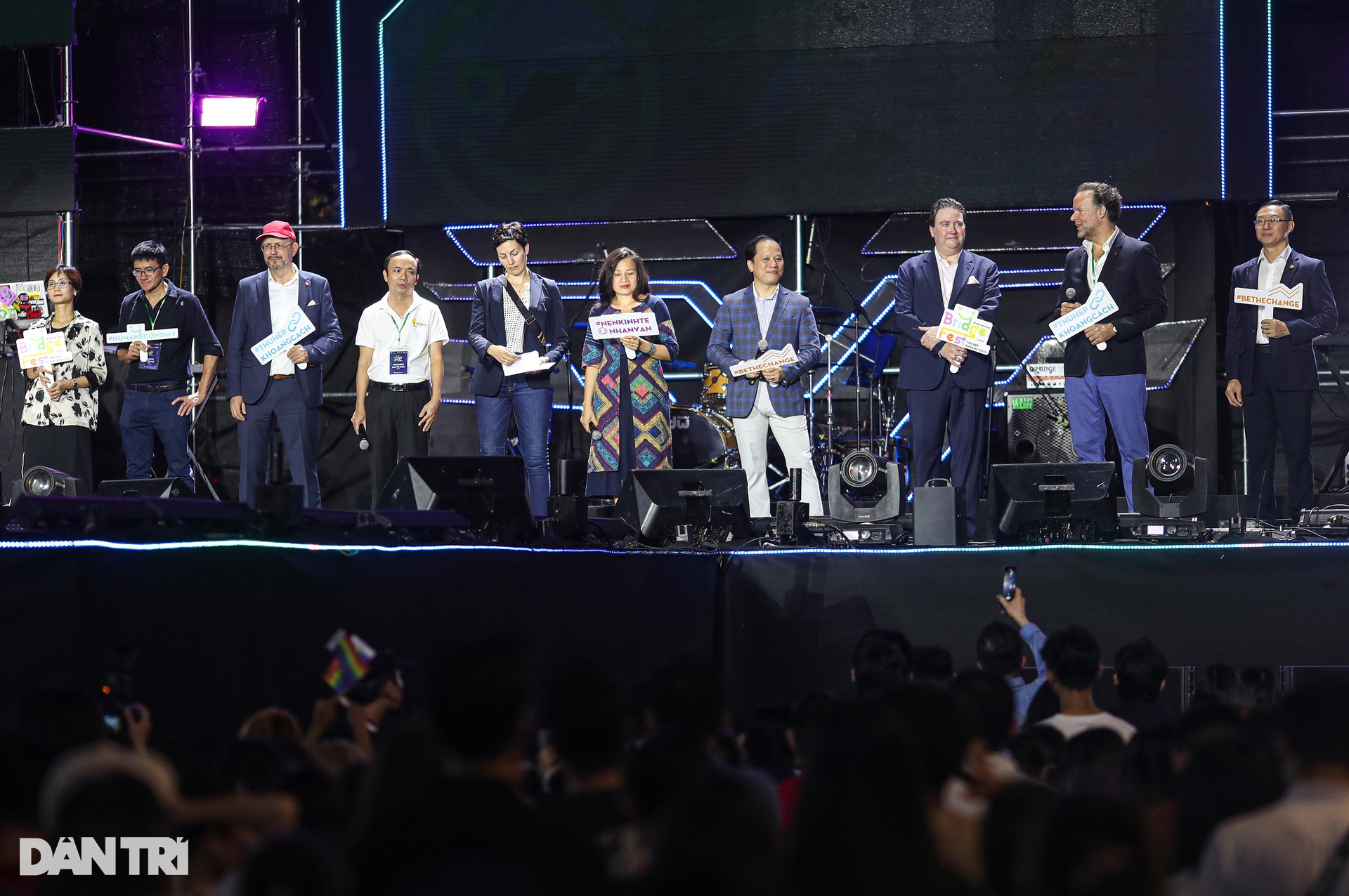 Người dân TPHCM cuồng nhiệt với Lễ hội âm nhạc BridgeFest 2023 - 2 Người dân TPHCM cuồng nhiệt với Lễ hội âm nhạc BridgeFest 2023 - 2
