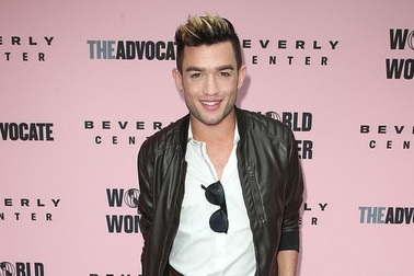 Ca sĩ 34 tuổi qua đời vì Covid-19