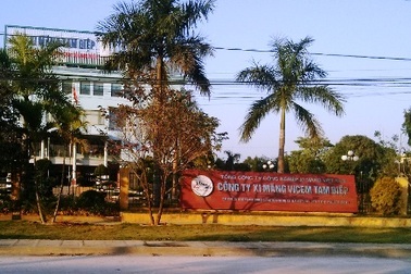 “Hoa khôi xứ Thanh” quyên sinh trước Công ty xi măng Tam Điệp