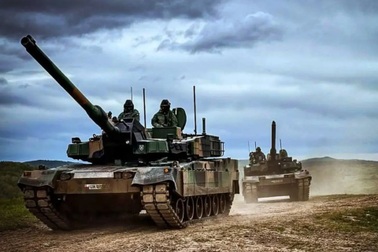 Chiến sự Ukraine lan sát biên giới, Ba Lan mua thêm 180 xe tăng Hàn Quốc