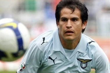 Mua hỏng Pirlo, Chelsea chọn Ledesma thay thế?