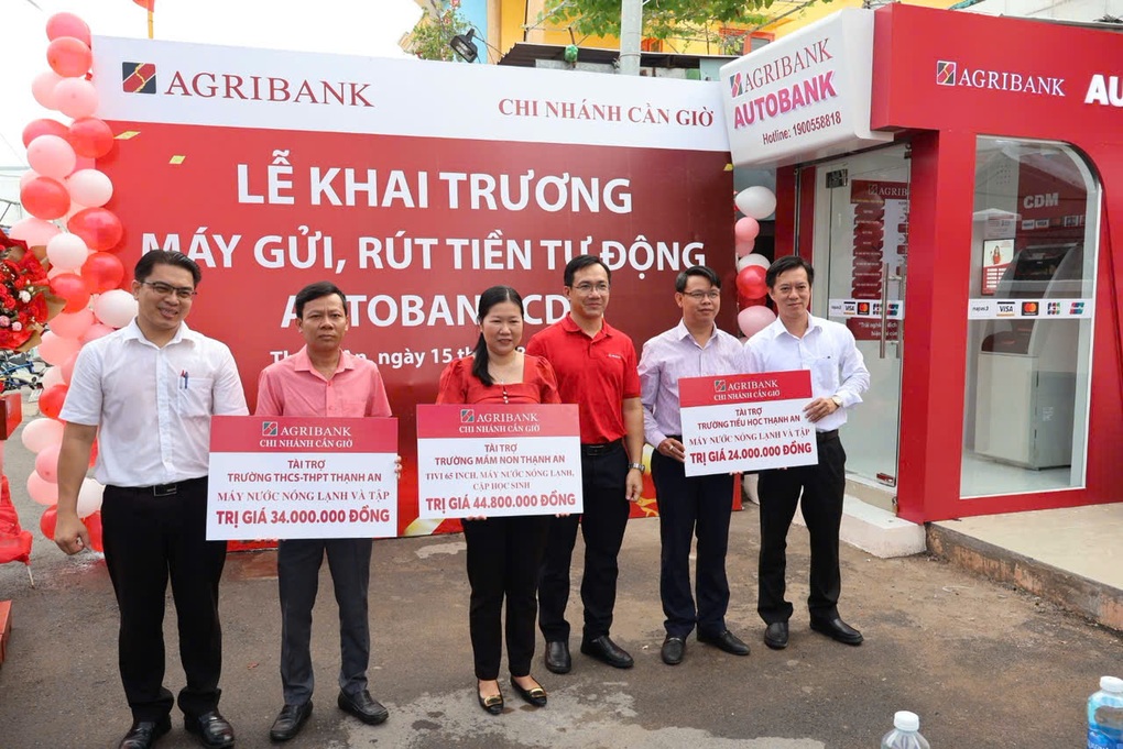 Agribank mang dịch vụ ngân hàng hiện đại góp phần phát triển xã đảo Thạnh An - 4 Agribank mang dịch vụ ngân hàng hiện đại góp phần phát triển xã đảo Thạnh An - 4