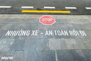 Khẩu hiệu "Nhường xe - an toàn rồi đi”: Người khen hay, người lo… khó thấy