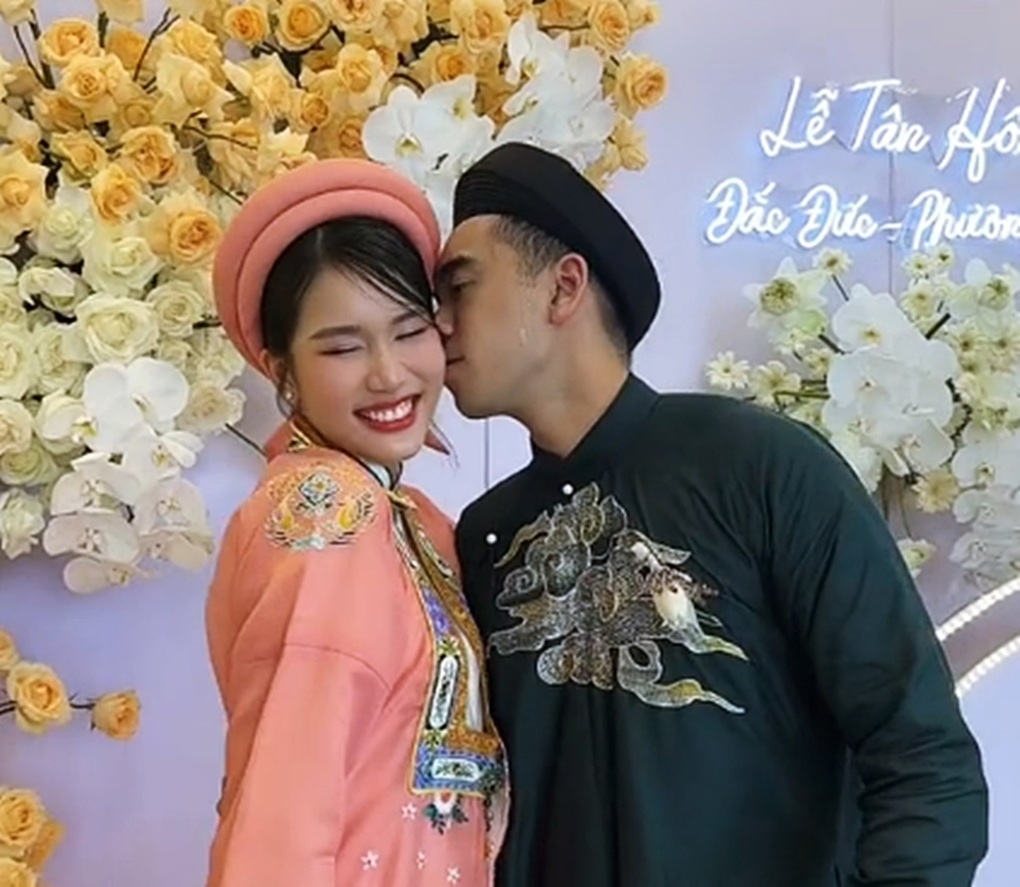 Á hậu Phương Anh rạng rỡ trong đám hỏi với chồng doanh nhân - 2 Á hậu Phương Anh rạng rỡ trong đám hỏi với chồng doanh nhân - 2
