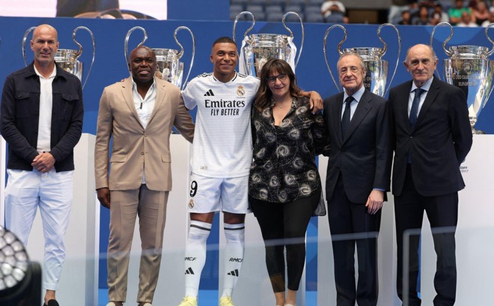 Mbappe makes a grand debut for Real Madrid, driving fans crazy with a gesture - 3