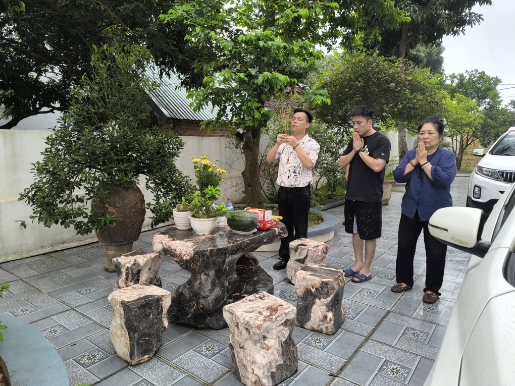 Ở tuổi U80, NSƯT Kim Xuyến nhảy như thanh niên khiến khán giả thích thú - 1 Ở tuổi U80, NSƯT Kim Xuyến nhảy như thanh niên khiến khán giả thích thú - 1