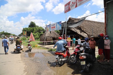 Đôi nam nữ tử vong bất thường trong quán cà phê