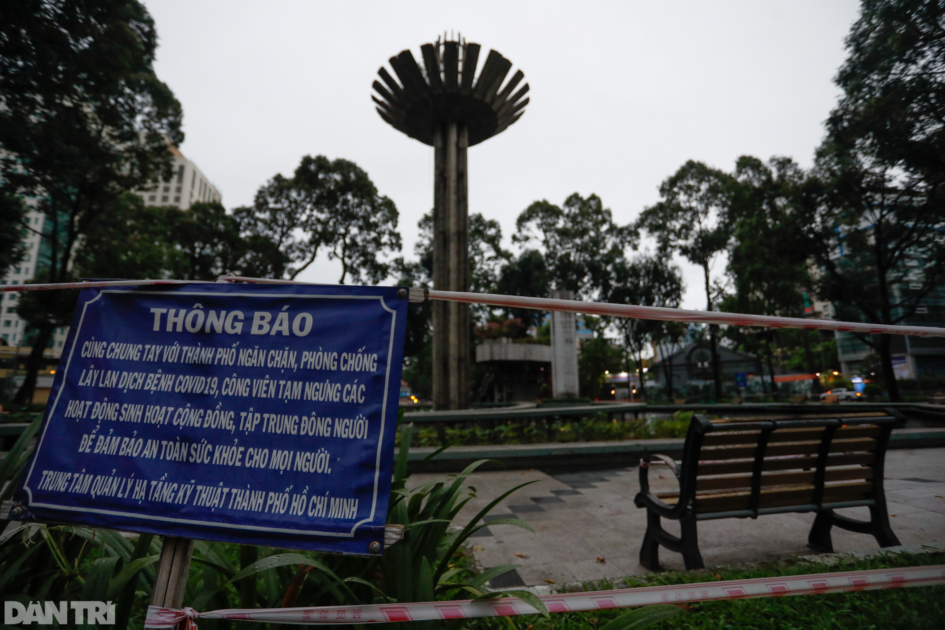 Hẻm nhỏ ở TPHCM dỡ chốt phong tỏa, đường lớn vẫn rào chắn kín mít - 16 Hẻm nhỏ ở TPHCM dỡ chốt phong tỏa, đường lớn vẫn rào chắn kín mít - 16