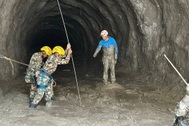 Hàng chục công nhân kẹt trong đường hầm có thể còn sống sau lũ quét ở Nepal