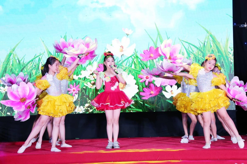 Mẫu nhí 8 tuổi giành giải Nhì Tài năng thiếu nhi Thủ đô - 4 Mẫu nhí 8 tuổi giành giải Nhì Tài năng thiếu nhi Thủ đô - 4