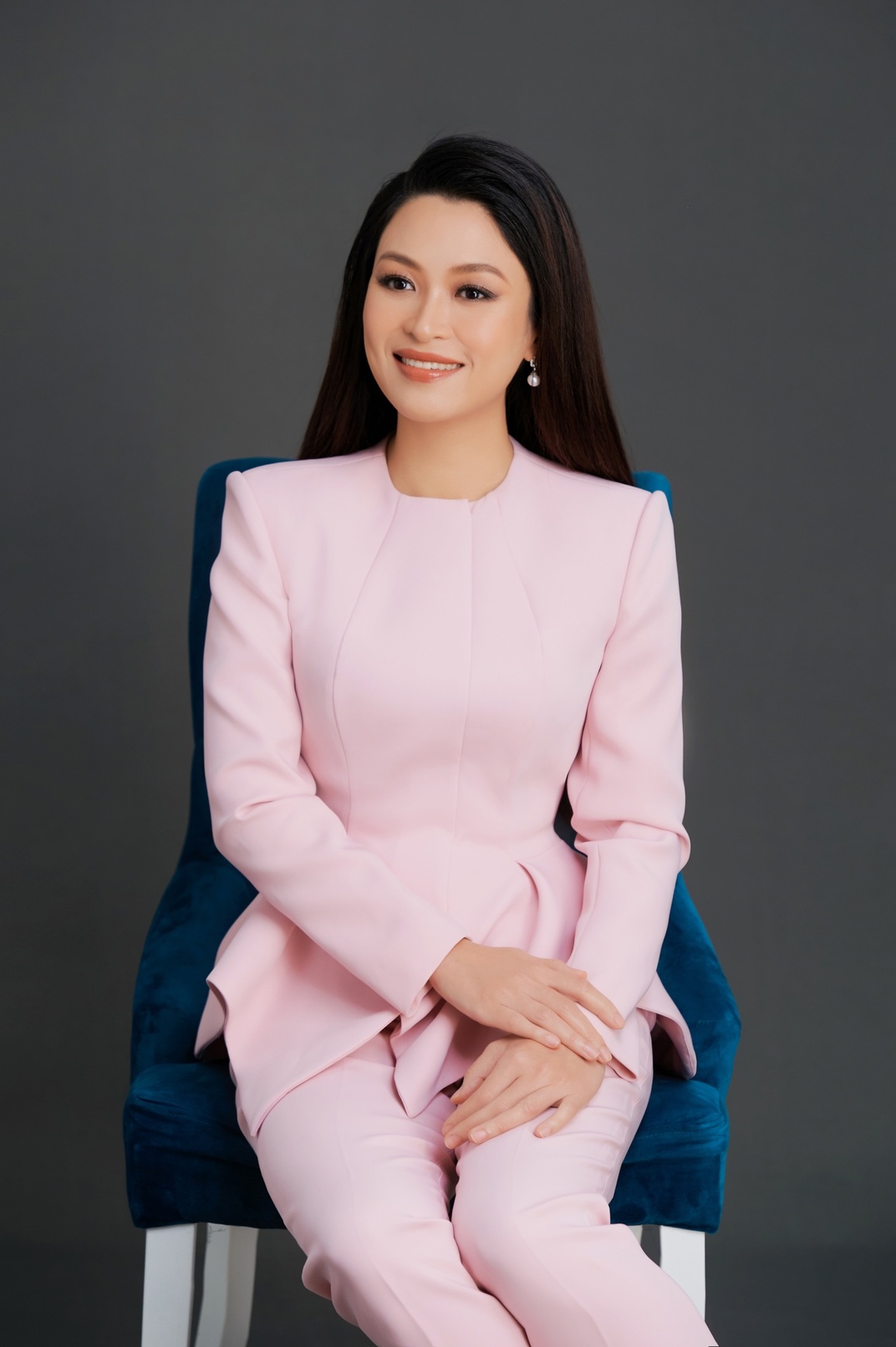 MC Lina Phạm VTV tiết lộ hậu trường cuộc gặp nhà khoa học đoạt giải Nobel - 4