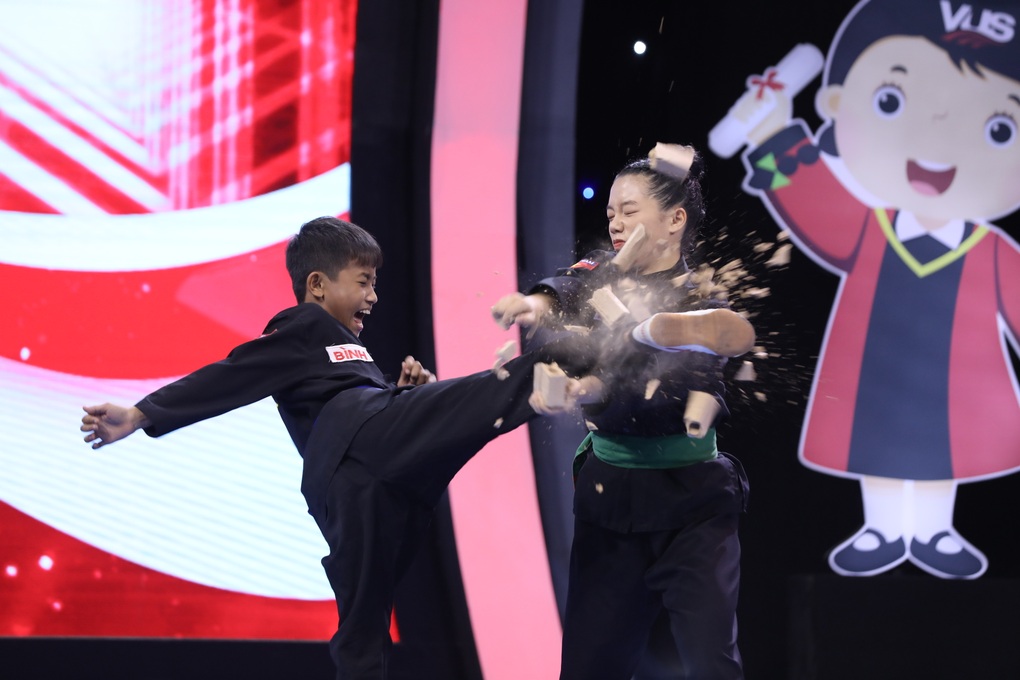 Diễn viên Ngọc Phước chào thua cậu bé 11 tuổi giỏi võ - 1 Diễn viên Ngọc Phước chào thua cậu bé 11 tuổi giỏi võ - 1