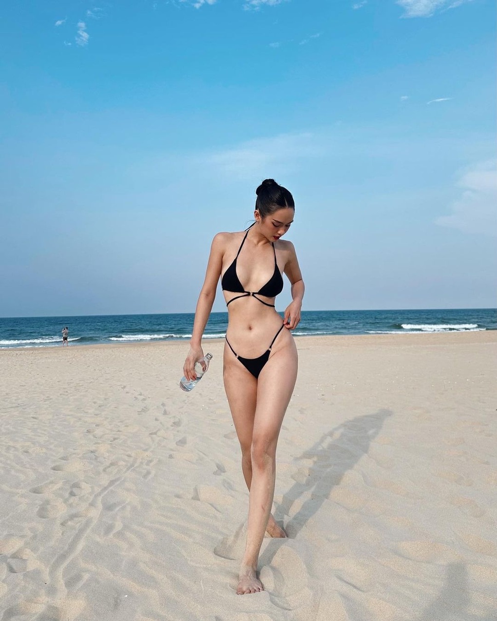Hoa hậu Đỗ Thị Hà và dàn người đẹp diện bikini đọ dáng gợi cảm - 10