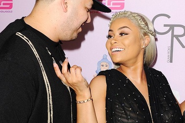 Vũ nữ thoát y hạnh phúc bên em cô Kim