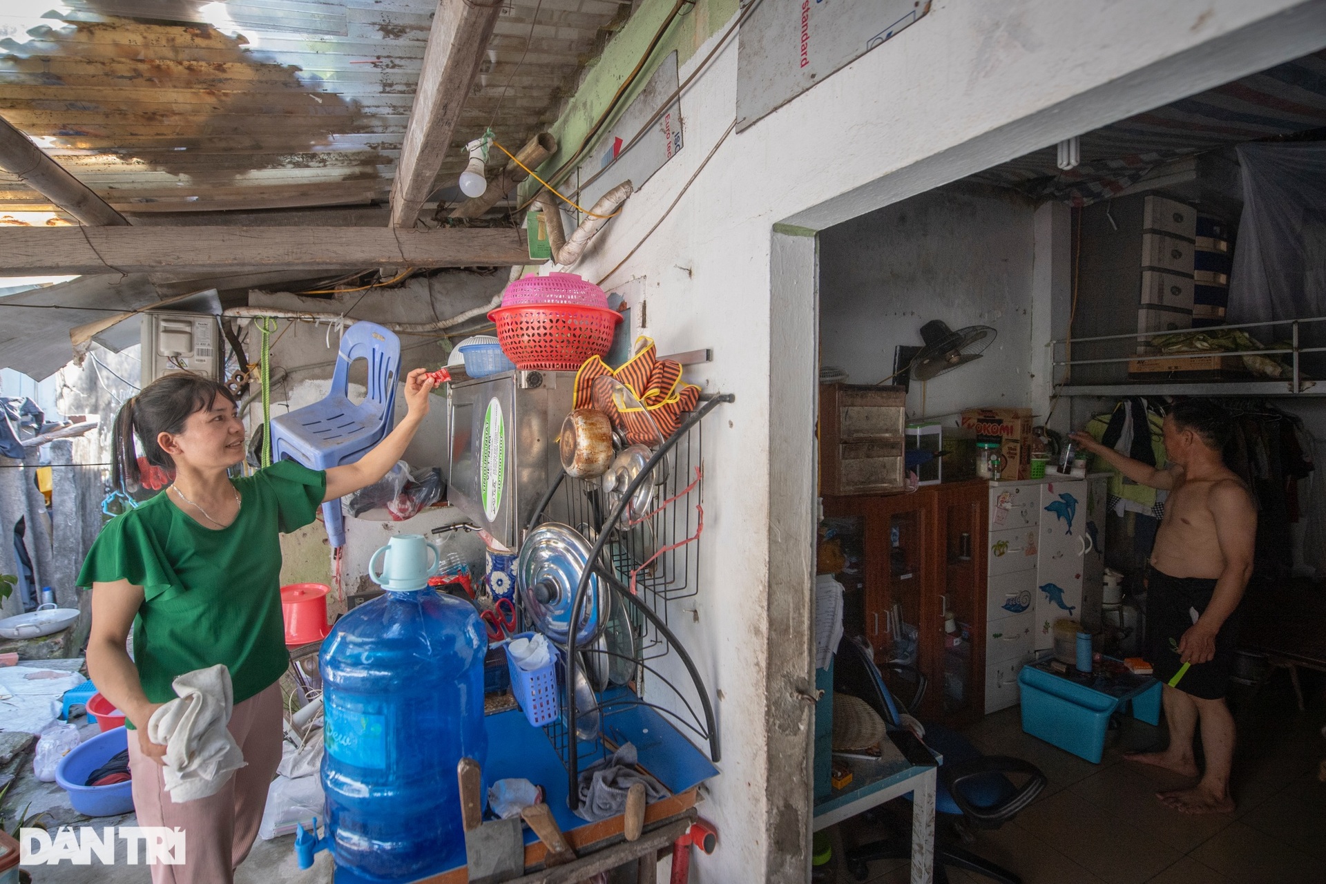 Cuộc sống bên trong những khu nhà trọ giá rẻ giữa Thủ đô - 5 Cuộc sống bên trong những khu nhà trọ giá rẻ giữa Thủ đô - 5