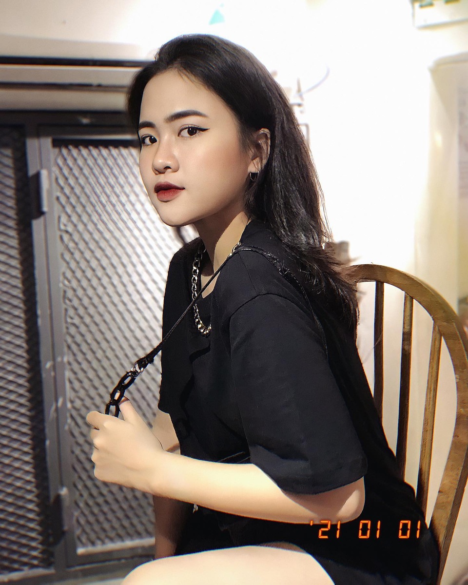 Đăng ảnh chụp ở biển, nữ sinh 2K được dân mạng khen xinh như hoa - 5 Đăng ảnh chụp ở biển, nữ sinh 2K được dân mạng khen xinh như hoa - 5
