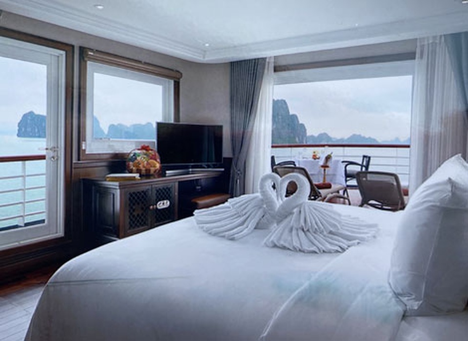 Đằng sau đường dây sextour trên biển - 3