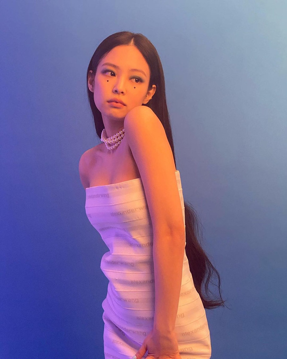 Gợi cảm hoá hình ảnh nữ y tá, Jennie (Blackpink) bị chỉ trích dữ dội - 2 Gợi cảm hoá hình ảnh nữ y tá, Jennie (Blackpink) bị chỉ trích dữ dội - 2