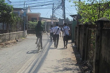 Truy bắt “người bí ẩn” rạch quần nữ sinh