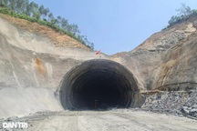 Mục sở thị hầm xuyên núi trên cao tốc Bắc - Nam nối Thanh Hóa - Nghệ An