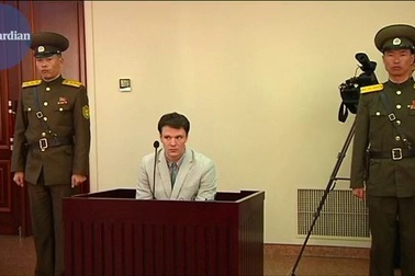 Sinh viên Mỹ bật khóc khi bị kết án tại Triều Tiên