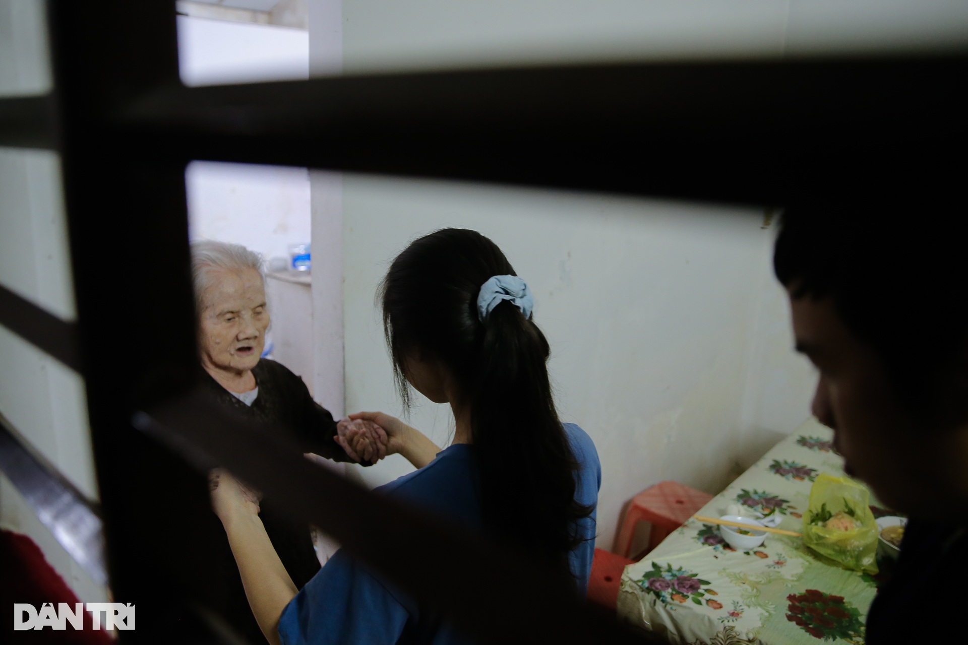 Tui không giàu, chỉ có căn nhà 30 năm đón tụi nhỏ sinh viên nghèo vào ở - 5 Tui không giàu, chỉ có căn nhà 30 năm đón tụi nhỏ sinh viên nghèo vào ở - 5