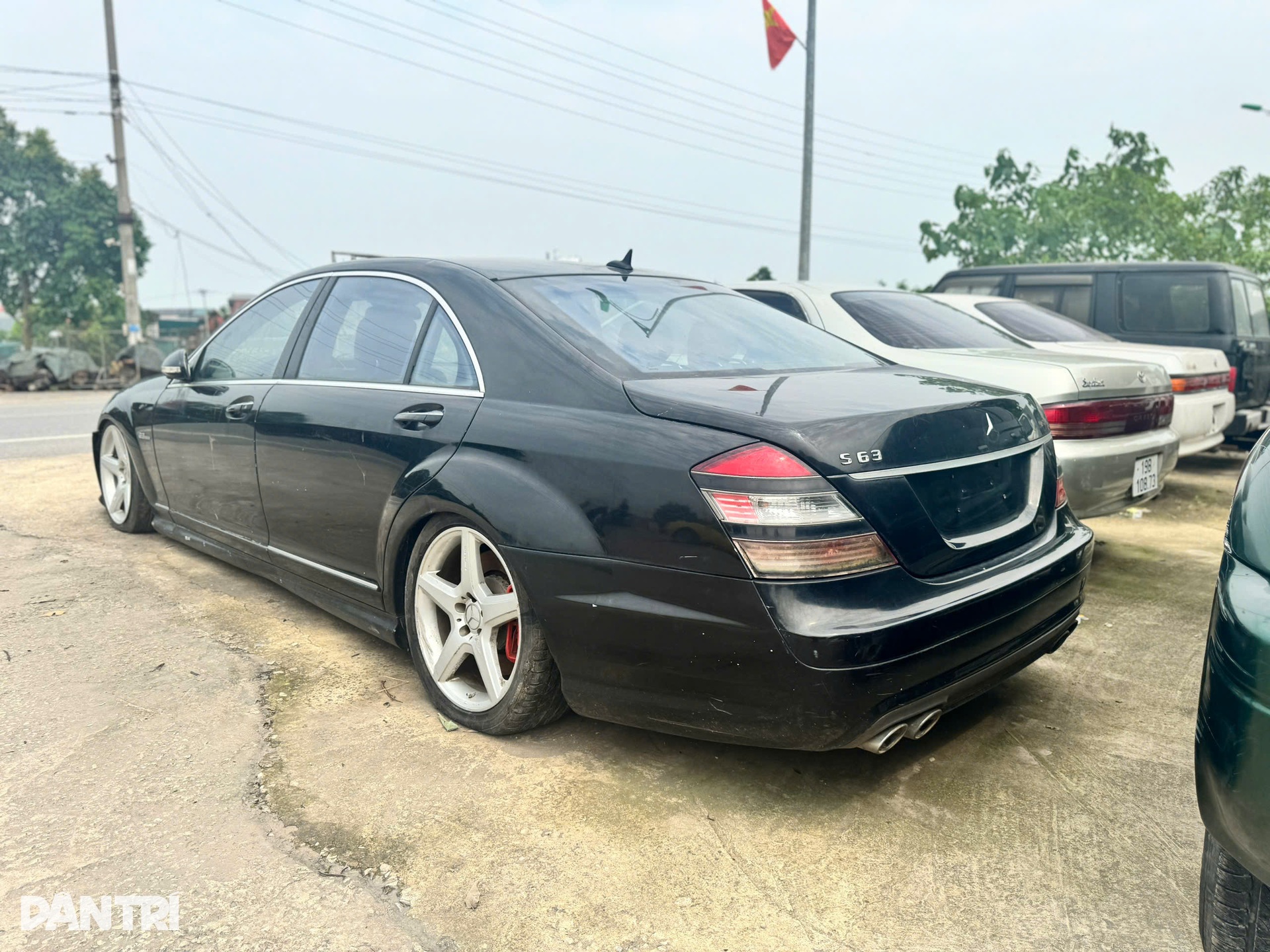 Bên trong chiếc Mercedes S 63 bỏ hoang gần 10 năm đang bán 88 triệu đồng - 3