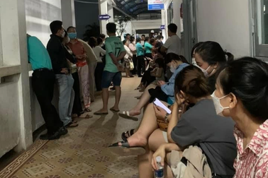 Hàng trăm người dân Phú Quốc xuyên đêm chờ hiến máu cứu sản phụ băng huyết