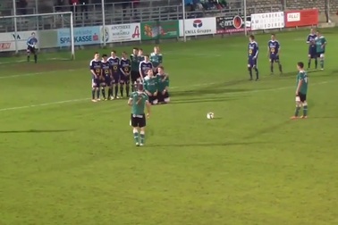 Màn dàn xếp đá phạt siêu cầu kỳ và cái kết "khó đỡ"