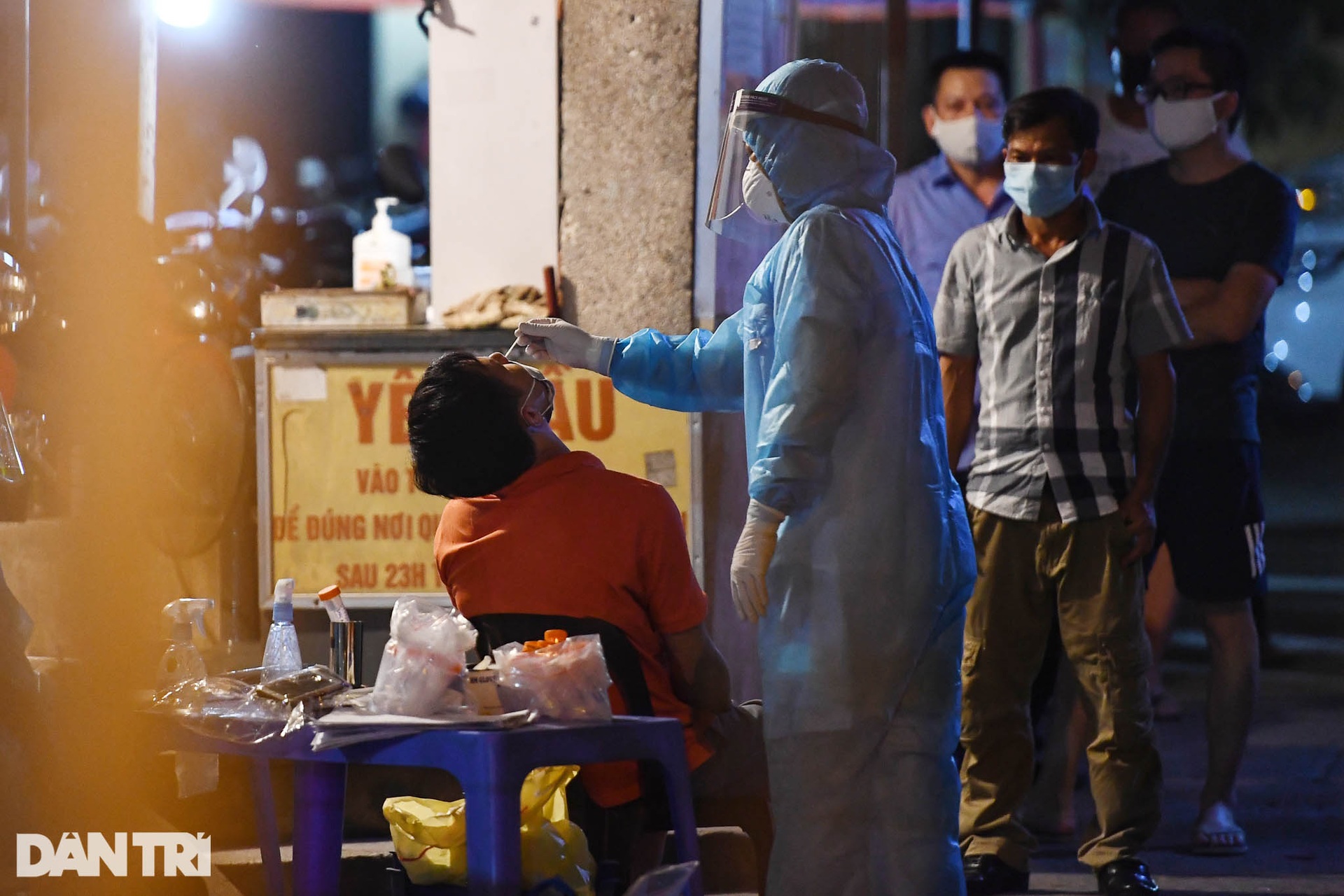 Nhà thuốc 95 Láng Hạ có F0, nhiều người liên quan phải xét nghiệm trong đêm - 6 Nhà thuốc 95 Láng Hạ có F0, nhiều người liên quan phải xét nghiệm trong đêm - 6