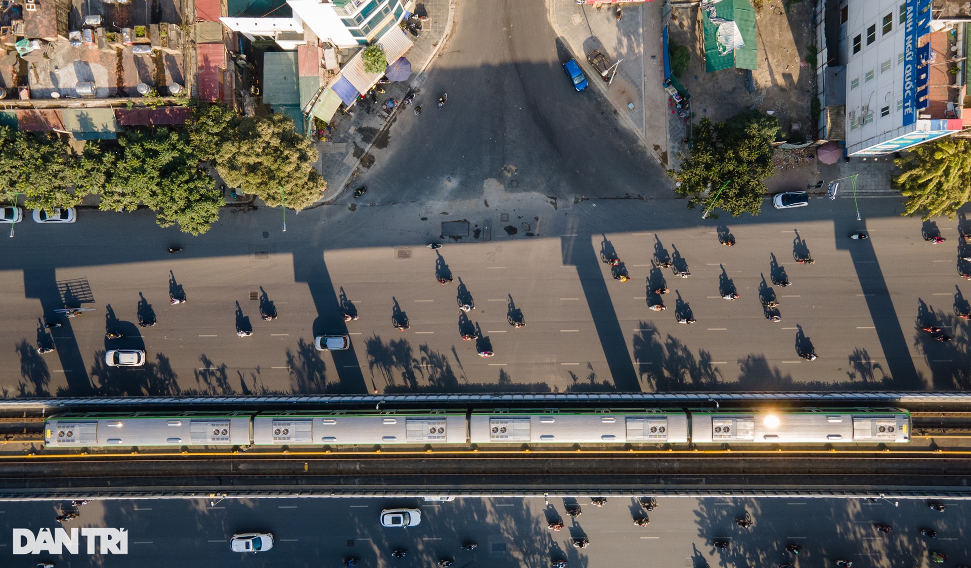 Người dân thủ đô thoát khổ trên đoạn đường 440m cải tạo 4 năm mới về đích - 5 Người dân thủ đô thoát khổ trên đoạn đường 440m cải tạo 4 năm mới về đích - 5