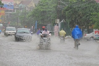 Mưa to khắp miền Bắc và miền Trung, trên biển thời tiết nguy hiểm
