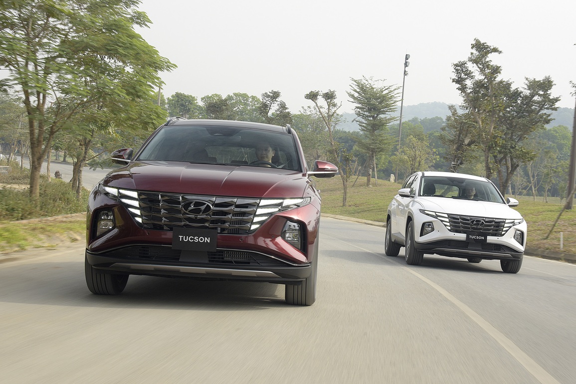 Hyundai Tucson mới ra mắt khách Việt, giá từ 825 triệu đồng - 2 Hyundai Tucson mới ra mắt khách Việt, giá từ 825 triệu đồng - 2