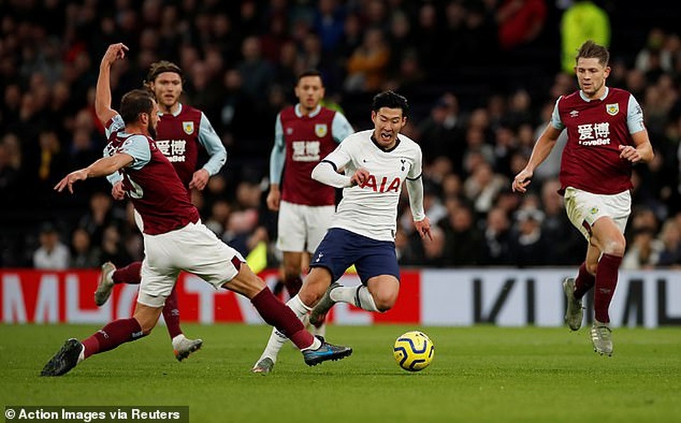 Son Heung Min lập siêu phẩm với pha đi bóng qua 8 cầu thủ - 2 Son Heung Min lập siêu phẩm với pha đi bóng qua 8 cầu thủ - 2