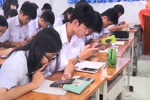 Cho học sinh dùng điện thoại trong giờ học: Hại chồng hại!
