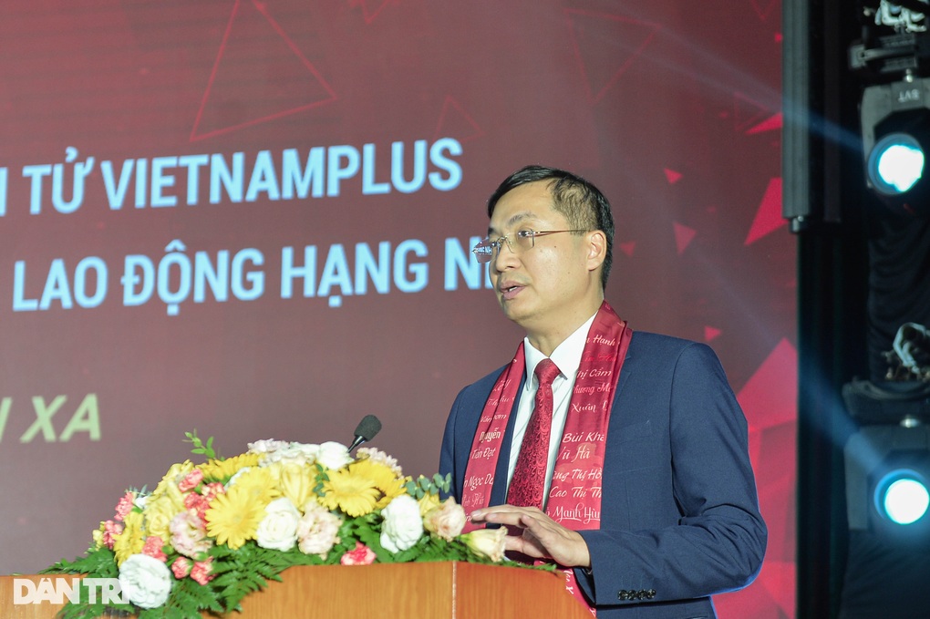 Báo điện tử VietnamPlus nhận Huân chương Lao động hạng Nhất - 2 Báo điện tử VietnamPlus nhận Huân chương Lao động hạng Nhất - 2