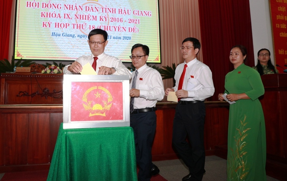 Ông Đồng Văn Thanh được bầu làm Chủ tịch Hậu Giang - 1 Ông Đồng Văn Thanh được bầu làm Chủ tịch Hậu Giang - 1