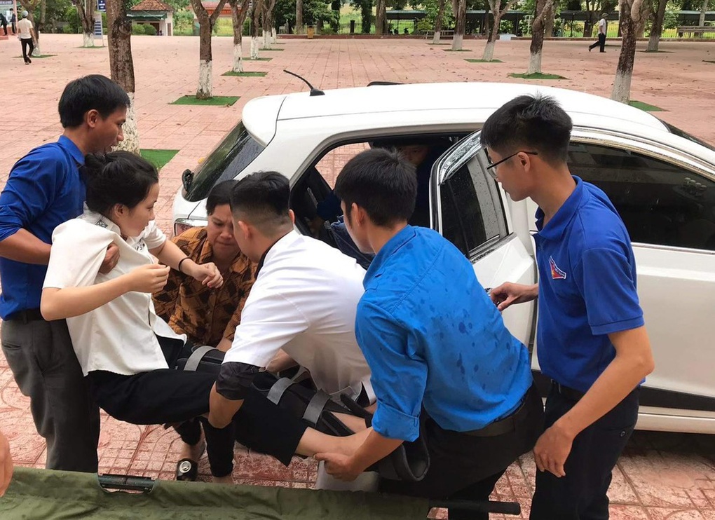 Taxi 0 đồng chở thí sinh tai nạn gãy khớp háng đến điểm thi - 3 Taxi 0 đồng chở thí sinh tai nạn gãy khớp háng đến điểm thi - 3
