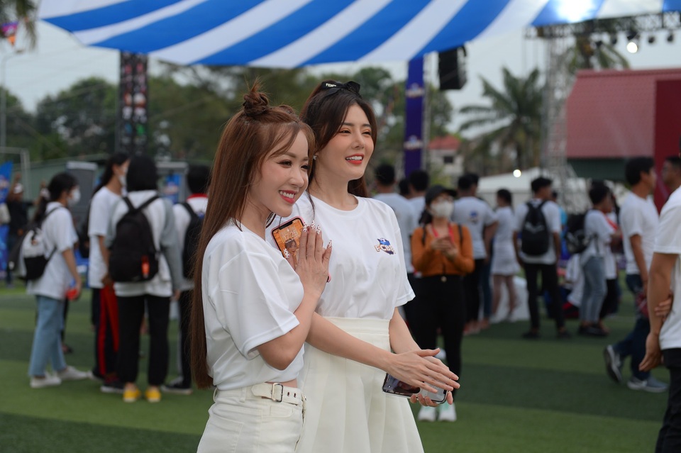 Siêu hùng tranh đấu mang bất ngờ tới miền Tây - 5 Siêu hùng tranh đấu mang bất ngờ tới miền Tây - 5