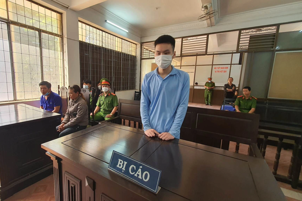 Cô bé 14 tuổi bị bán sang Campuchia bởi chính nạn nhân tiền bối - 1 Cô bé 14 tuổi bị bán sang Campuchia bởi chính nạn nhân tiền bối - 1