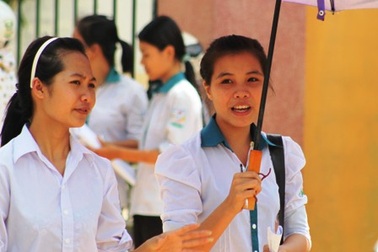 Nghệ An: Kỷ luật 1 phục vụ coi thi đưa điện thoại vào phòng thi