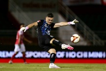 Bùi Tiến Dũng cạnh tranh suất bắt chính với Patrik Lê Giang ở CLB TPHCM