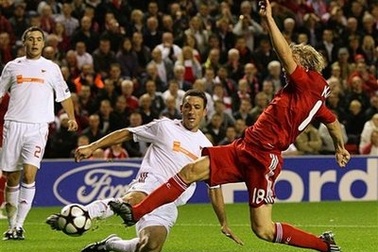 Liverpool khởi đầu chật vật tại Anfield