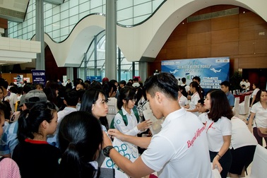 Hàng nghìn người tham dự Ngày hội Du học và Hướng nghiệp Quốc tế