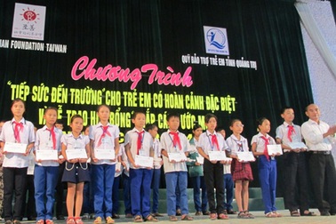 Trao học bổng trị giá 1,4 tỉ đồng đến hơn 1.000 trẻ em có hoàn cảnh đặc biệt