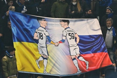 Câu chuyện cảm động về tình bạn của hai cầu thủ Nga và Ukraine